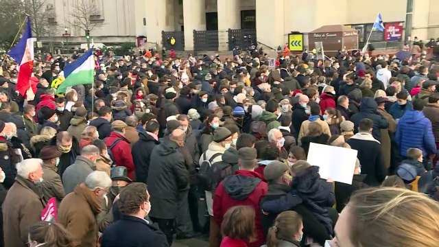 Plusieurs milliers de personnes manifestent contre l'IVG à Paris