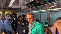 - Tedavisinin ardından Rusya'ya dönen muhalif lider Navalny gözaltına alındı