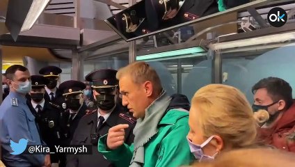 La policía rusa detiene al opositor Navalny nada más aterrizar en Moscú