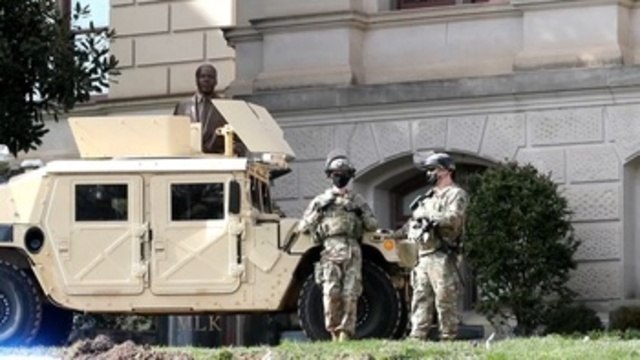 Tensa calma en un Estados Unidos blindado contra posibles protestas violentas