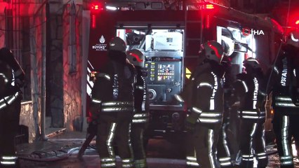 Beyoğlu’da hurdacıda çıkan yangın paniğe yol açtı