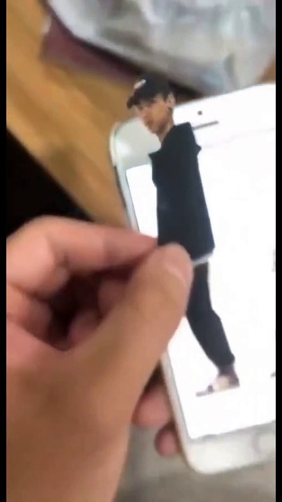 037. A creative way to try shoes when looking up to buy online - Funny Dailymotion Video