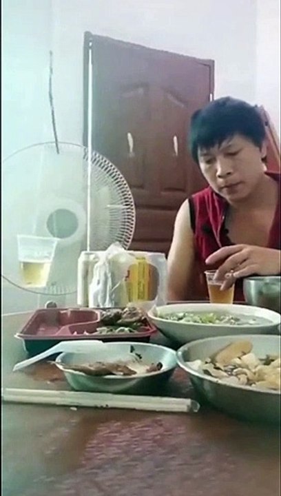 035. Drink beer with a fan - Funny Dailymotion Video