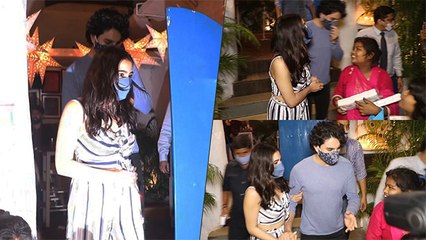 Скачать видео: Sara Ali Khan & Ibrahim Set The Bar For Sibling Gaols High As They Get Papped Holding Hands