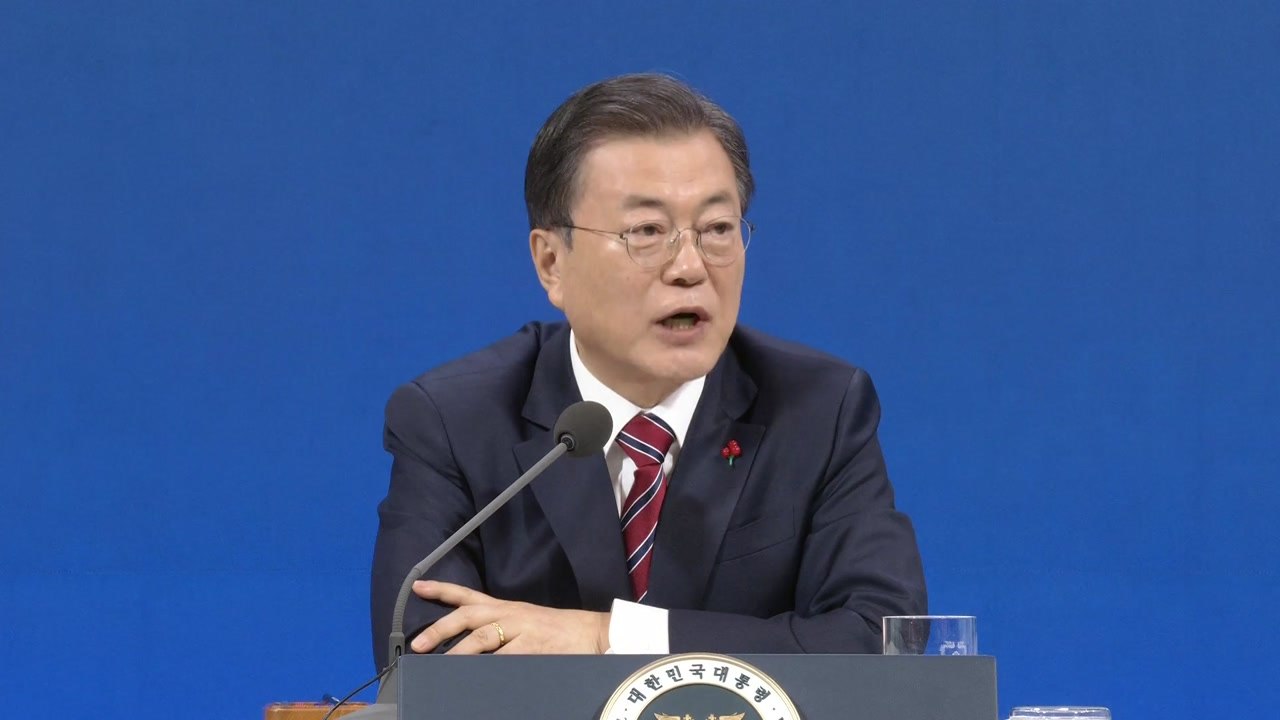 문 대통령 "전직 대통령 사면, 지금은 말할 때 아냐" / YTN