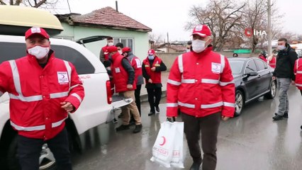 Vali dar gelirli ailelere kavurma dağıttı