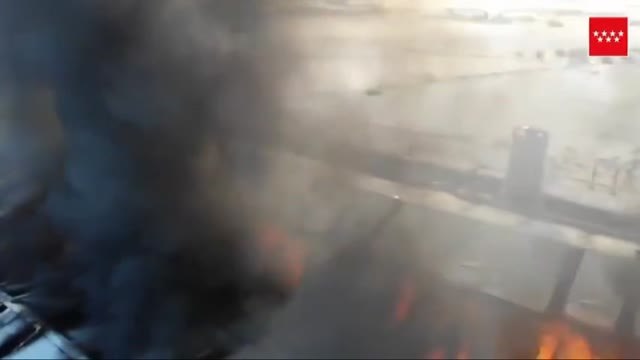 Arde una fábrica de muebles de cocina en la localidad madrileña de Cubas de la Sagra