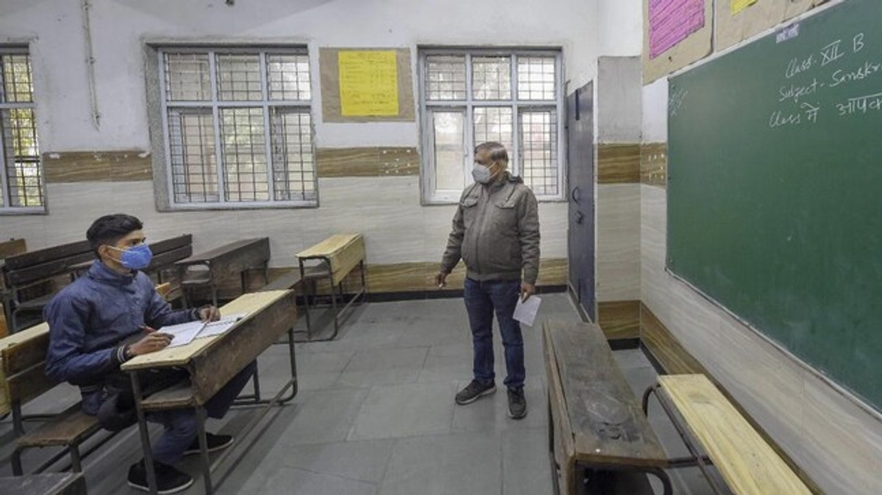Delhi schools reopen today; Tamil Nadu CM likel...