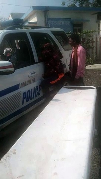 शाजापुर: ट्रक की चपेट में आने से मोटरसाइकिल सवा...