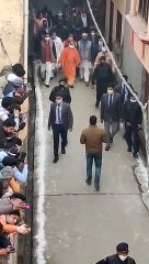 थानाभवन में सीएम योगी का दिखा जलवा, उनकी झलक पाने को बेताब नजर आए लोग, सेल्फी ली