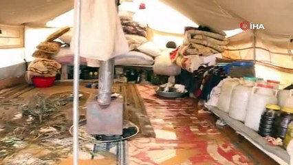 İdlib’de mülteci çadırları sular altında kaldı; aynı çadırda birden fazla aile kalıyor