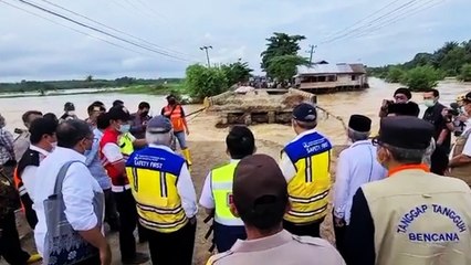 Menteri PUPR Tinjau Jembatan Ambruk Akibat Banjir di Banjar