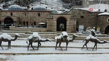 Tokat’ta tarihi çarşı beyaz gelinlik giydi