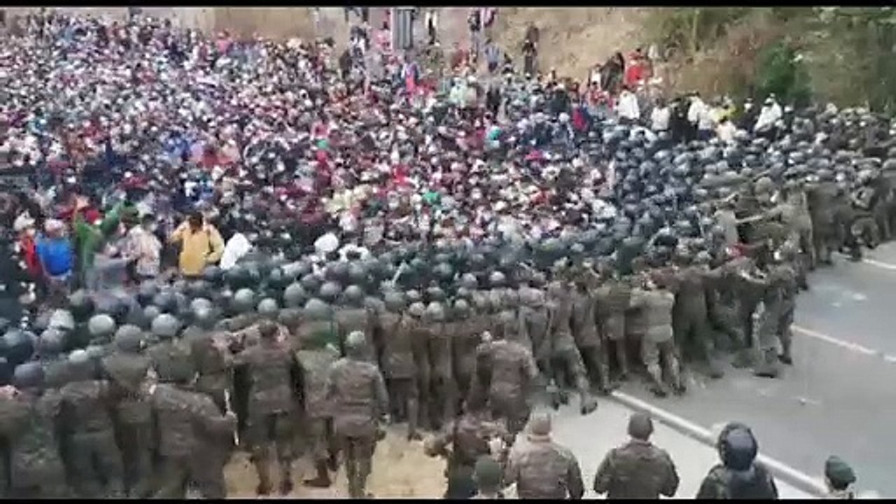 Militärgewalt gegen "Migrantenkarawane" - Über ein Dutzend Verletzte