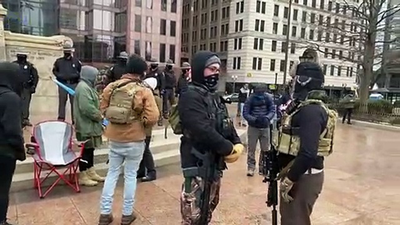 Usa: militante boogaloo bois lassen die muskeln spielen