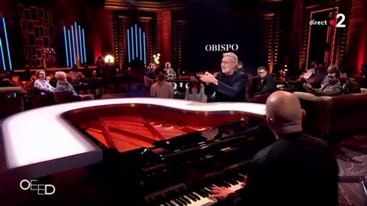 Pascal Obispo chante "Tombé pour elle", "Lucie" et "Fan" au piano