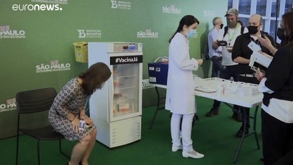 Vacinação arranca em São Paulo em atrito com governo federal