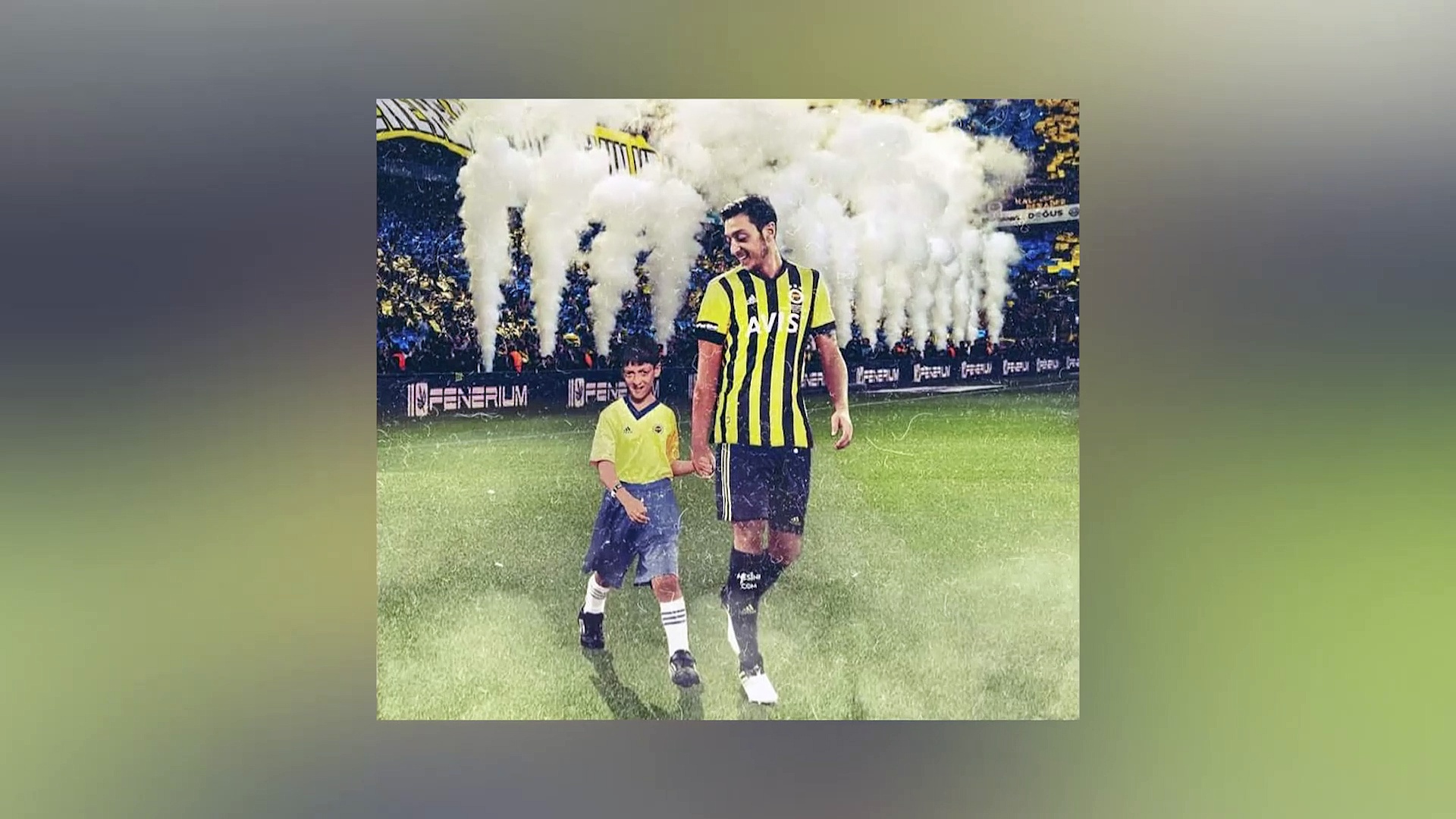 Mesut Ozil Gecmis Ve Gelecek Notuyla O Fotografi Paylasti