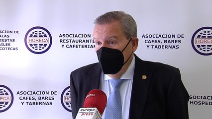 Hosteleros creen “hasta demandable” que cierren bares y haya personas consumiendo en la calle