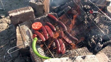 - Sarayburnu sahilinde karda deniz ve sucuk keyfi