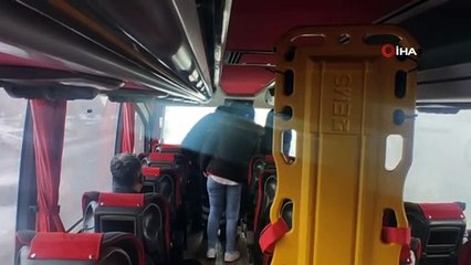 Tıra arkadan çarpan yolcu otobüsü muavini yaralandı
