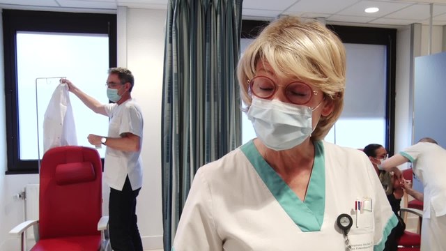 Coronavirus: tout le monde est ravi de pouvoir bénéficier du vaccin (infirimière en chef Etterbeek-Ixelles)