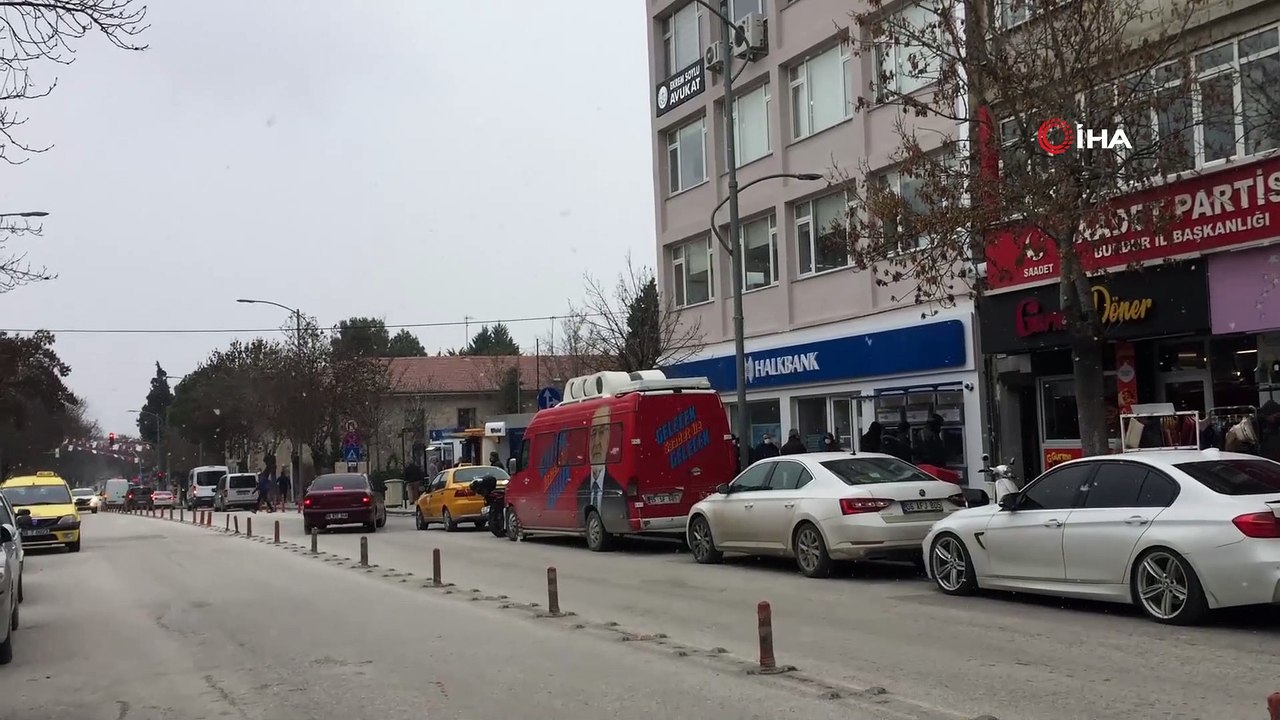 Salda Kayak Merkezi'ne mevsimin ilk karı düştü