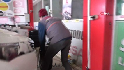 - Sinop’ta lastikçilerde kış lastiği kuyruğu