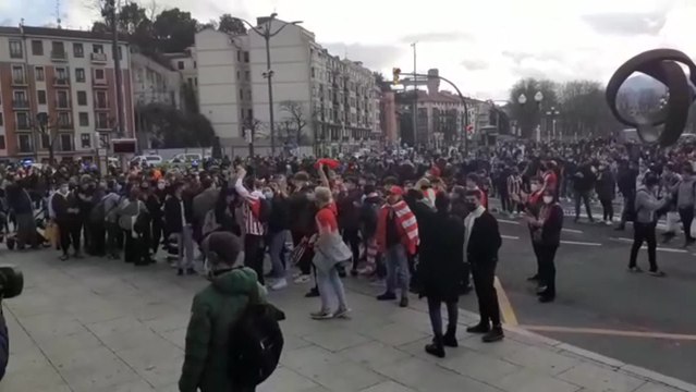 Aficionados del Athletic celebran el título en la Supercopa