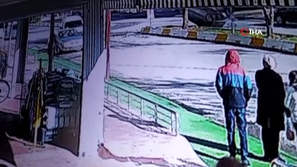 Otomobilin takla atma anı kameralara yansıdı