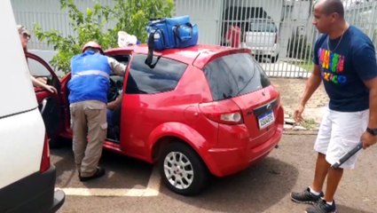 Condutora de Ford Ka fica ferida em acidente no São Cristóvão