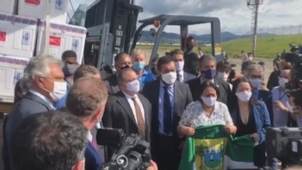 Ministerio cede a la presión de gobernadores y Brasil anticipa la vacunación