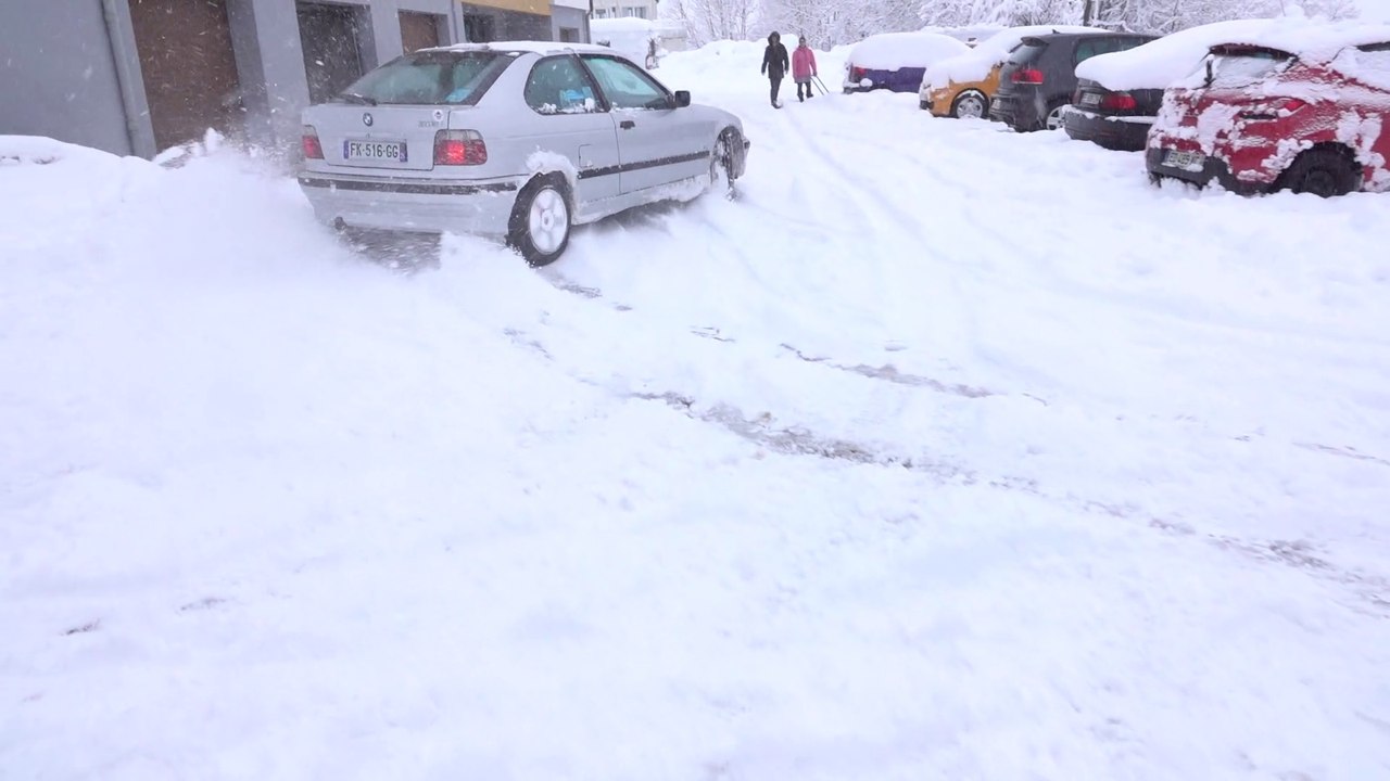 BMW E36 EN GLISSE sur neige - vidéo lulu du jura