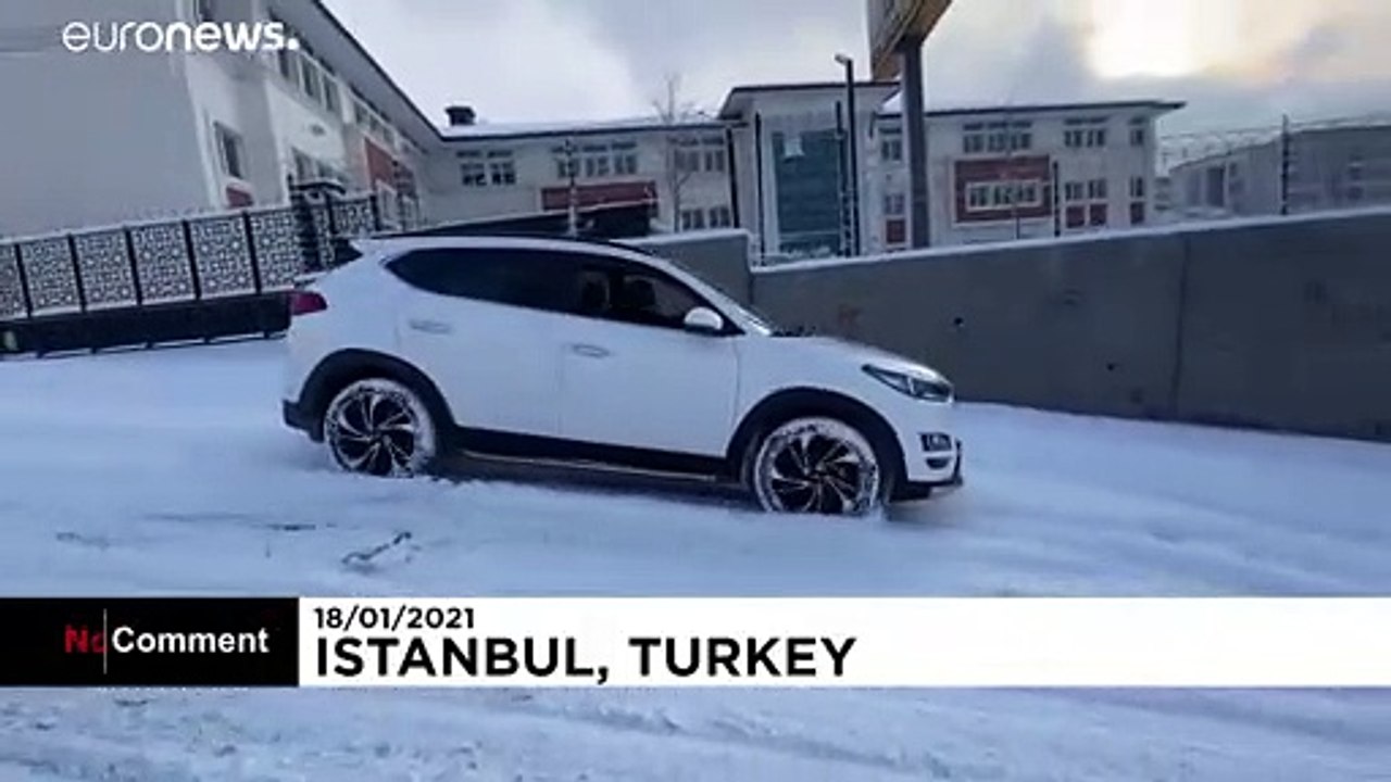 Schneefall in Istanbul - eine Herausforderung für Autofahrer