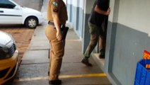 PM atende ocorrência de maus tratos a uma cachorrinha no Bairro Country; tutor e acusado são levados à delegacia