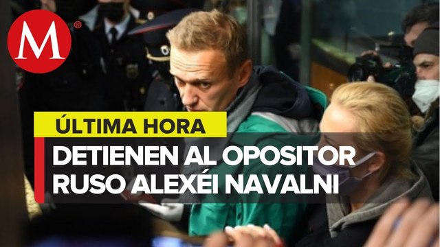 Detienen a Alexéi Navalni en Rusia tras llegar a aeropuerto de Moscú