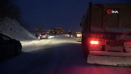 Kar eğlencesi için gittiler, yolda mahsur kaldılar
