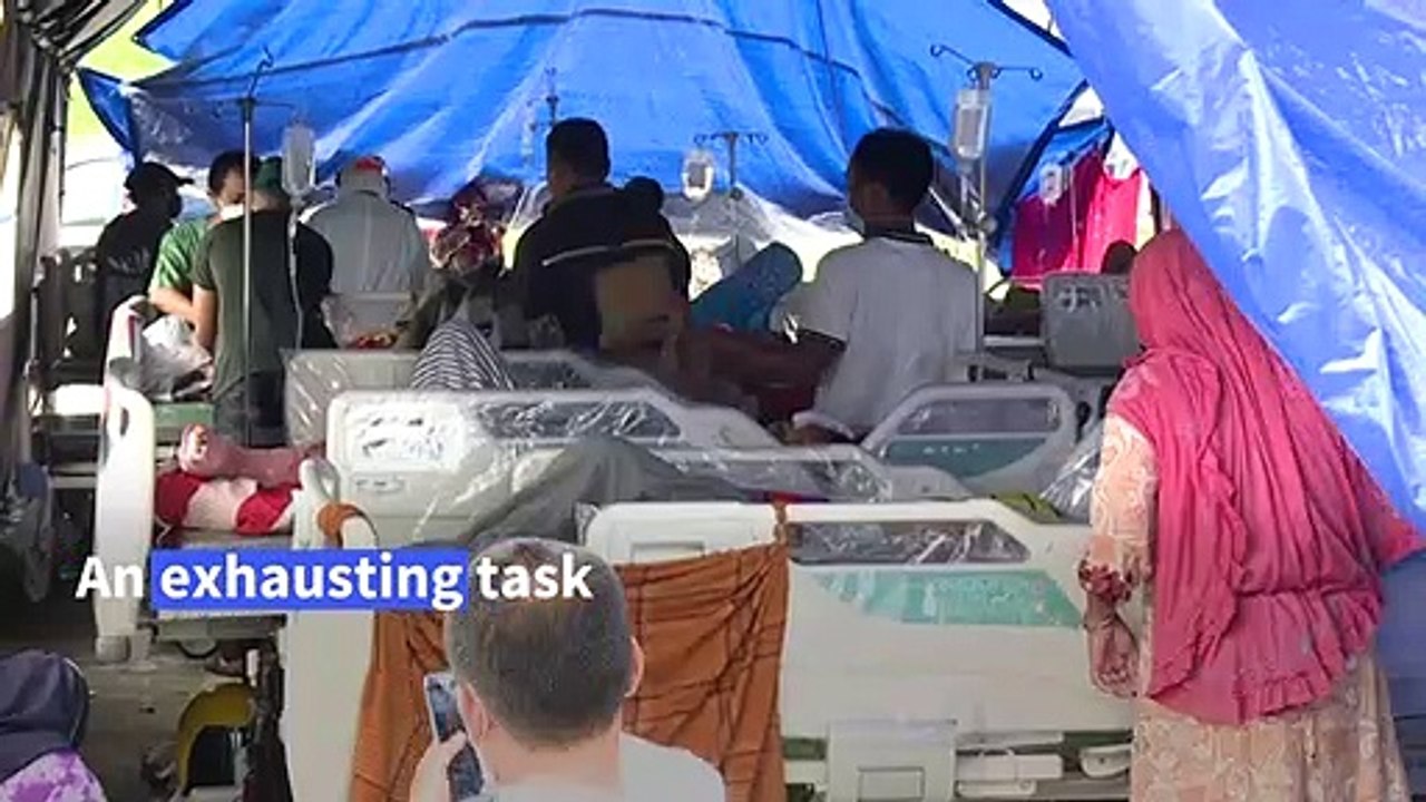 Indonesian medics overwhelmed by quake casualties