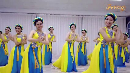 Múa cổ trang Trung Quốc- GIÓ ĐÁNH ĐÒ ĐƯA - Tay trái chỉ trăng