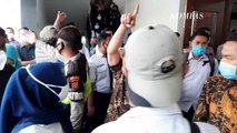 Satpol PP Bubar Paksa Kerumunan di Pengadilan Negeri Jakpus, Hampir Ricuh!