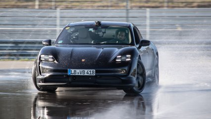 42 Kilometer Drift-Weltrekord - Der Porsche Taycan 2WD trägt sich ins Guinnessbuch ein