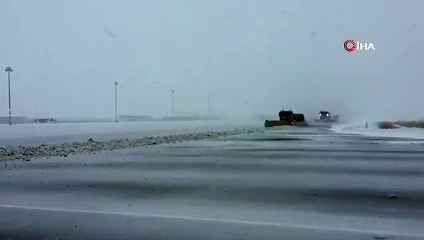 - Erzurum Havalimanı’nda karla mücadele
