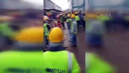 Yemeklerinde hamam böceği çıkan işçiler, yemekhanedeki masaları kırdı.