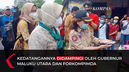 Risma Kunjungi Pengungsi Banjir di Halmahera Utara