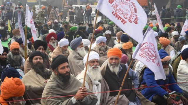 What happened to the first supreme court committee meeting