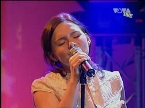 Emiliana Torrini - Sunny Road live @ Viva TV 09-02-05)