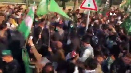 - Pakistan’da İktidar Partisine Yönelik Davaların 6 Yıldır Ertelenmesi Protesto Edildi