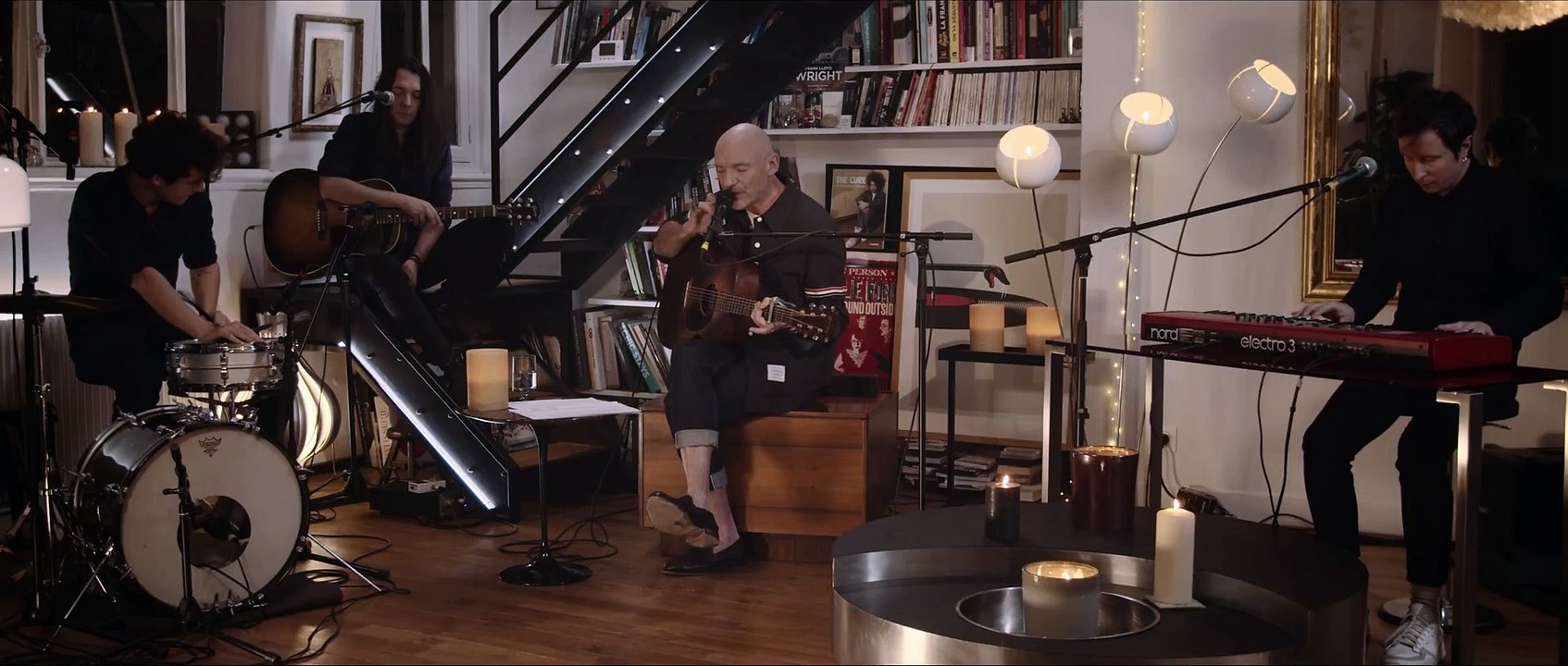 Gaëtan Roussel chante "Tu ne savais pas" en version acoustique