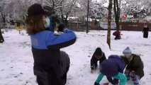 - Denetime çıkan Başkan Şahin polis ve çocuklarla kar topu oynadı