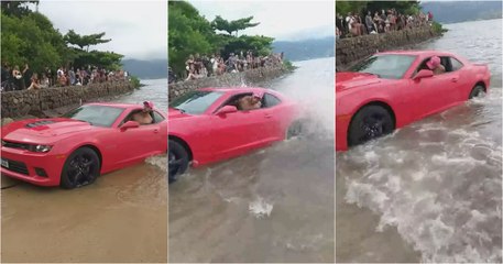 Dono de Camaro tenta tirar mota de água de praia em São Paulo e dá-se mal